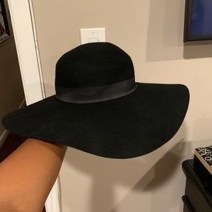 Black felt floppy hat NWT